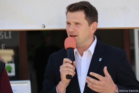 Mednarodna revija starodobnikov v Kamnik privabila ljubitelje klasičnih vozil (9)